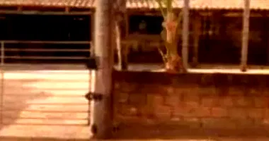 Casa com 98m² construída em terreno de 253m², imóvel ocupado