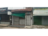 Casa ocupada com 224m² de área construída e terreno