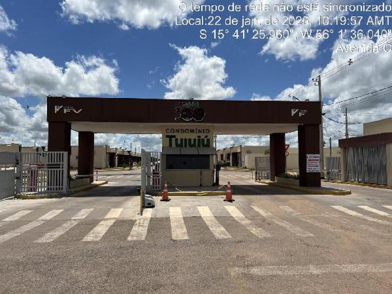 Casa com 2 quartos, varanda e 1 vaga de garagem