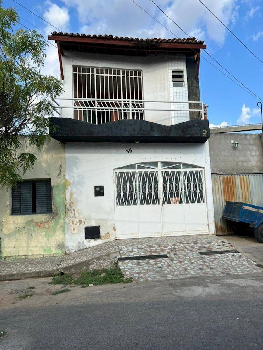 Casa com 3 dormitórios e 1 vaga em Iguatu/CE