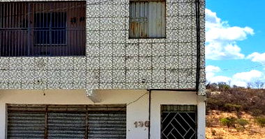 Terreno com Prédio Comercial e Apartamento em Catarina/CE