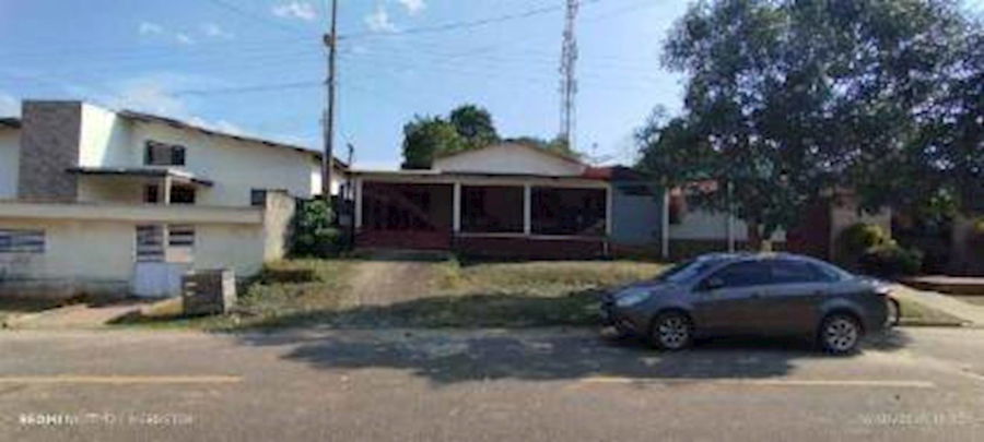 Casa padrão com 3 quartos, 2 banheiros, 173m² construída, ocupada