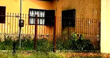 Casa padrão com 3 quartos, 2 banheiros, 1 vaga, 102m² construída, imóvel ocupado