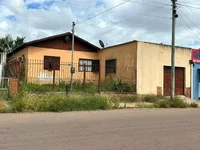 Casa padrão com 3 quartos, 2 banheiros, 1 vaga, 102m² construída, imóvel