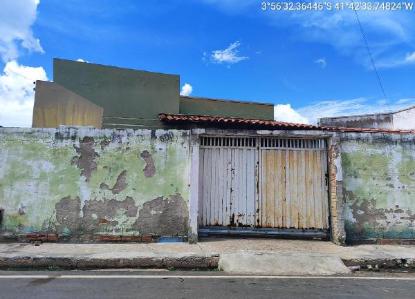 Casa com 2 quartos, 2 banheiros e 1 vaga de garagem