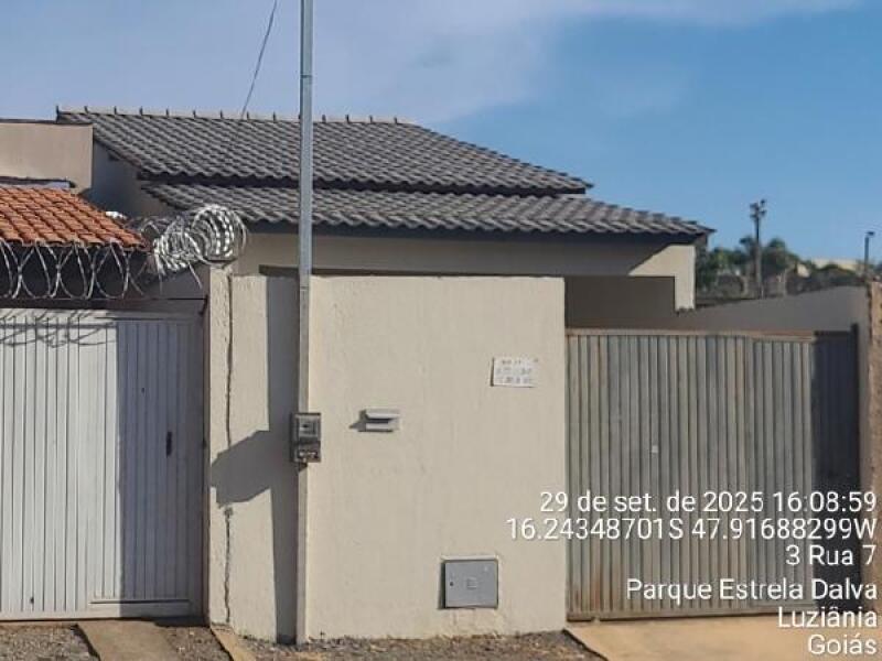 Casa com 2 quartos, 1 vaga de garagem e 66,81 m²