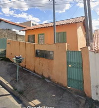Casa com 225m² de terreno e 104,66m² construídos, ocupada