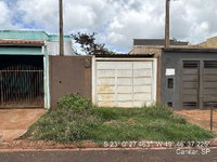 Casa com 1 quarto, 1 banheiro e área de serviço