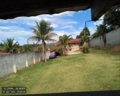 Casa ocupada com 181,66 m² de área construída