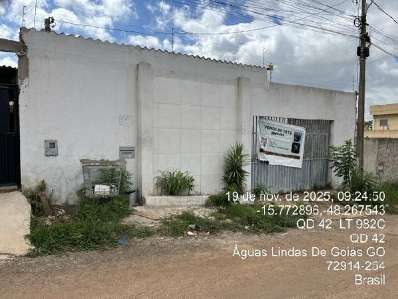 Casa com 2 quartos, 2 banheiros e 2 vagas de garagem