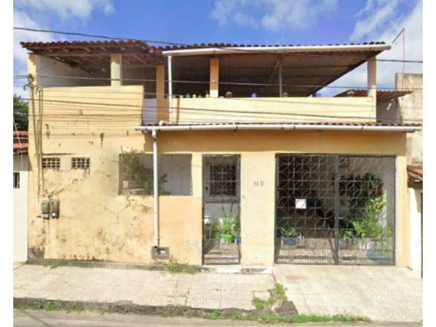 Casa com 32,90m² construída em terreno de 185m², ocupada