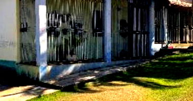 Chácara com 3 suítes, 5 banheiros, área de lazer completa e piscina