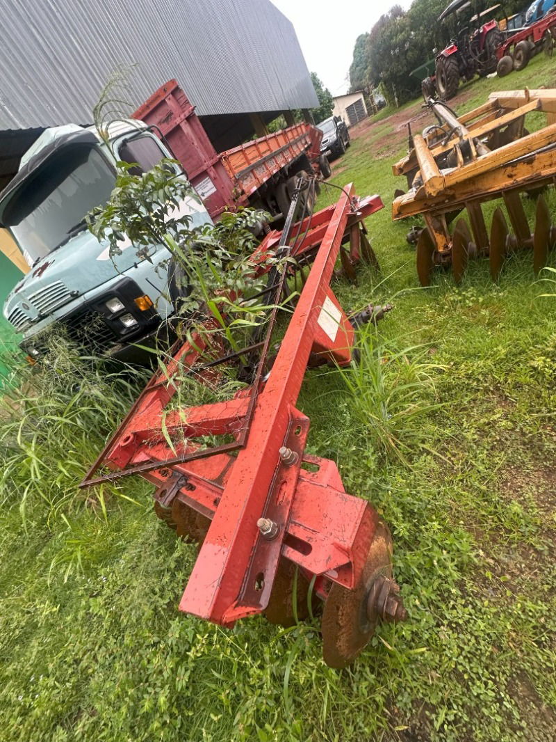 Grade de Arado ASUS 12x24 Vermelha - Ideal para Agricultura