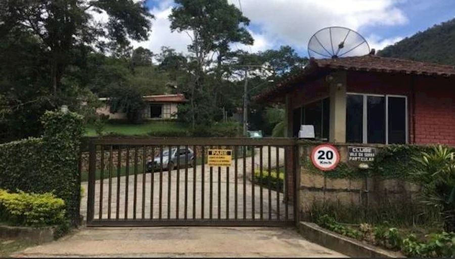 Casa de Condomínio com 4 quartos e 4 banheiros