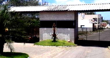 Casa padrão 3 quartos, 1 banheiro, 2 vagas, 453m² construída, ocupada