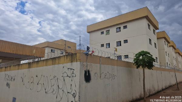 Apartamento com 2 quartos e 1 vaga em Águas Lindas de Goiás