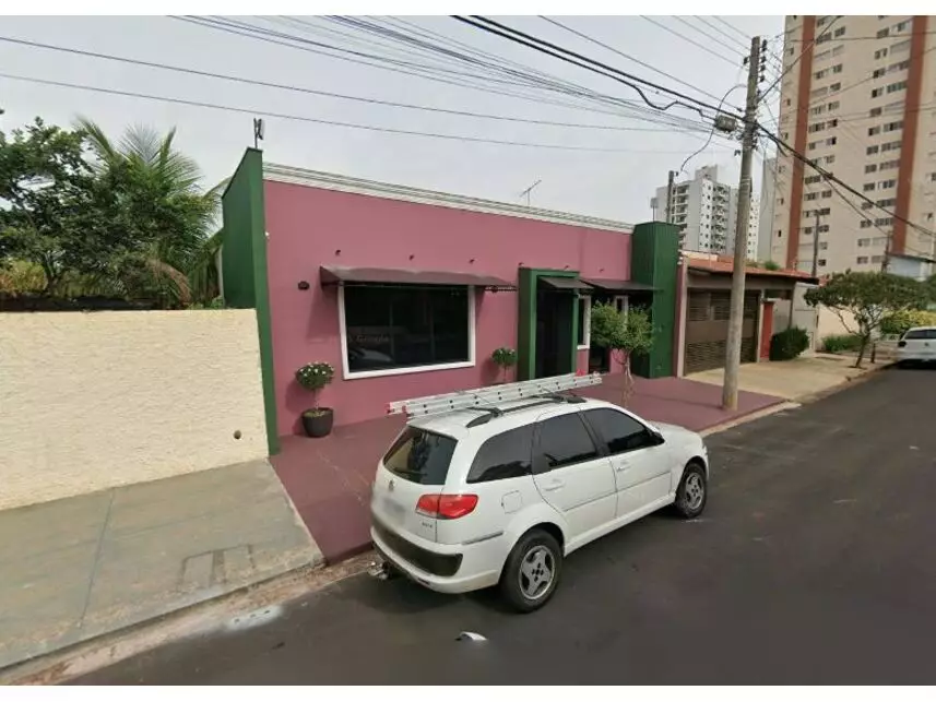 Residencial/Comercial em Leilão com 3 Quartos e 2 Banheiros