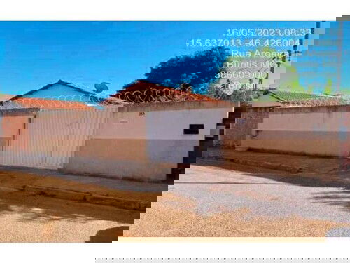 Casa Desocupada no Jardim em Buritis/MG