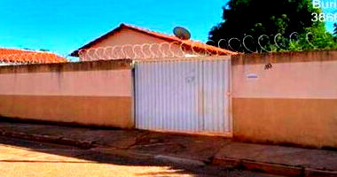 Casa Desocupada no Jardim em Buritis/MG