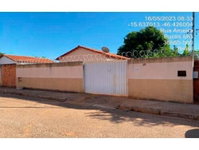 Casa Desocupada no Jardim em Buritis/MG