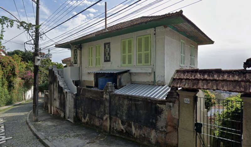 Casa em Santa Teresa com 4 Quartos e 2 Banheiros