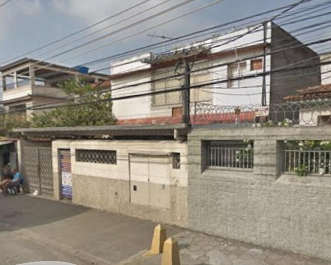 Casa com 525m² em Irajá, 3 quartos, 2 banheiros, ocupada