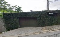 Casa de alto padrão com 687m², 3 quartos, desocupada