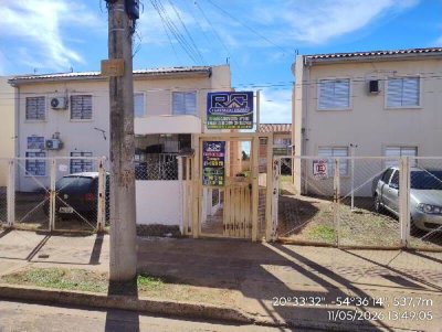 Apartamento com 2 Quartos e 1 Banheiro em Condomínio
