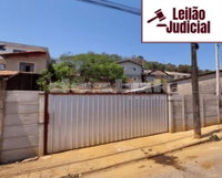 Terreno amplo de 600m², cercado e com portão instalado