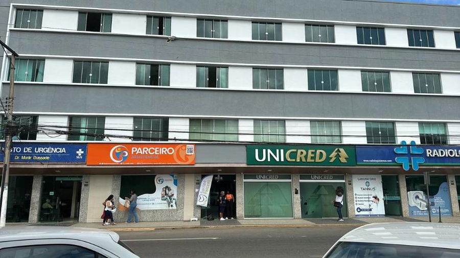 Sala comercial ocupada com 132 m² construída