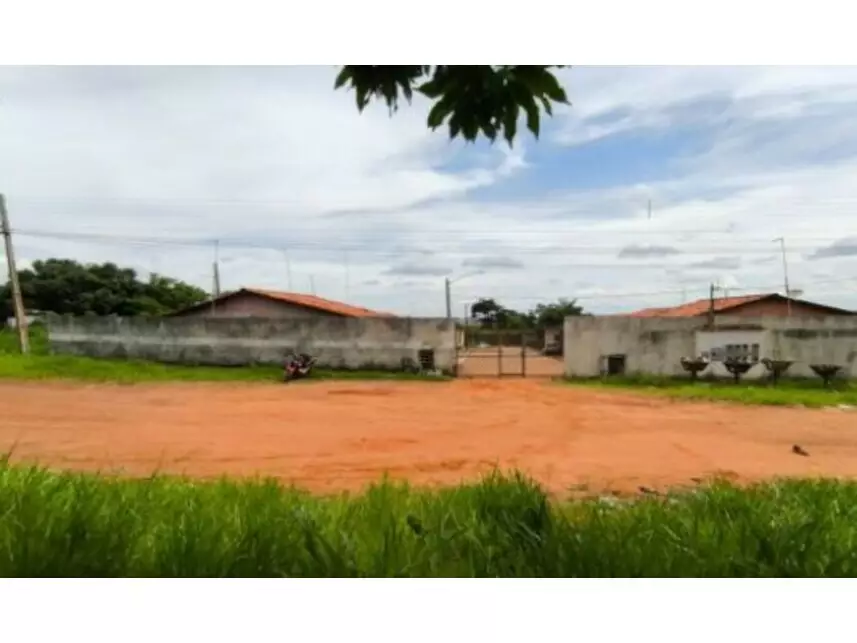Casa em Leilão com 59m² Construída e 150m² de Terreno