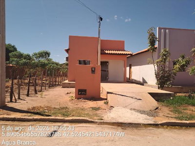 Casa com 2 quartos e 71 m² de área construída