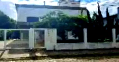 Casa em leilão com 720m² de terreno e 224m² construída