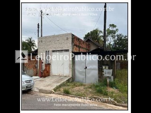 Casa aconchegante com 54m² em terreno de 360m²