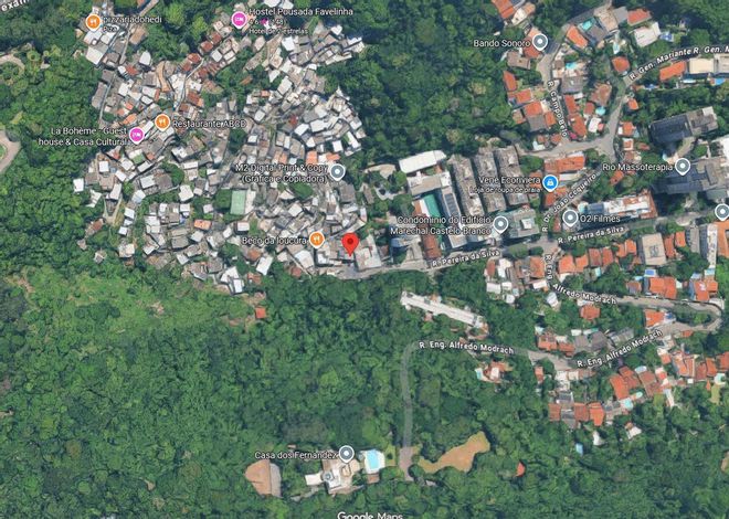 Casa com 3 quartos e 2 banheiros, área construída de 200m², desocupada