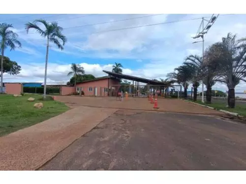 Casa ocupada em condomínio com 330,16 m² construídos