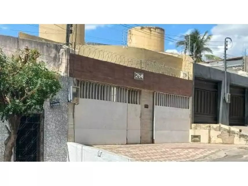 Casa em leilão com 179m² construída em Sobral/CE