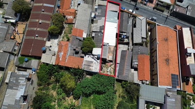 Casa ocupada com 164 m² em terreno de 288 m²