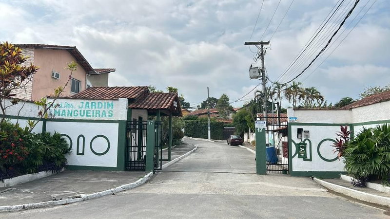 Casa Duplex com 3 Quartos e Varanda em Condomínio