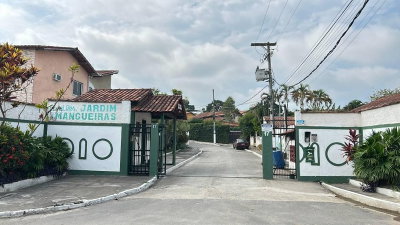 Casa Duplex com 3 Quartos e Varanda em Condomínio