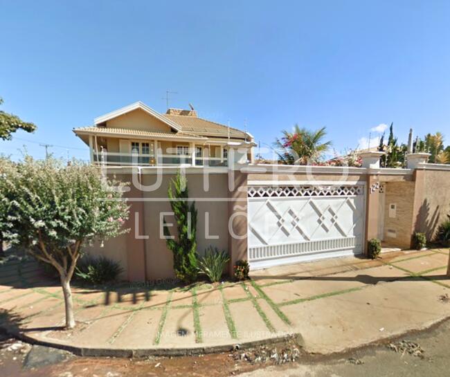 Casa com 3 suítes, closet, área de lazer e 1 vaga coberta