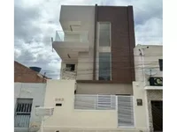 Casa com 202m² construída e terreno de 98m², imóvel