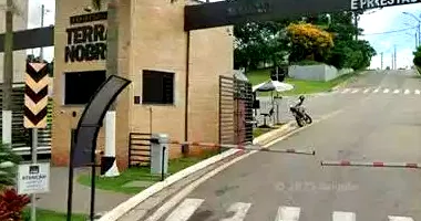 Terreno em leilão com 168,99m² em Cotia/SP