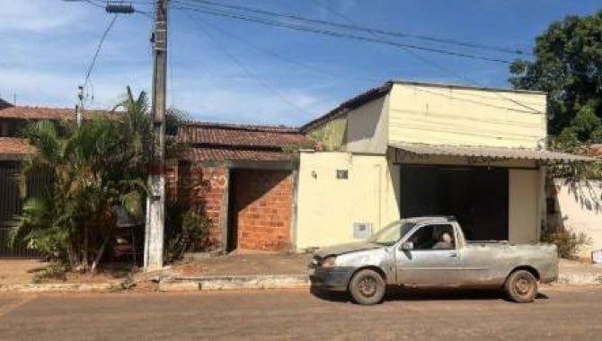 Casa padrão com 4 quartos e 3 banheiros, ocupada, 0 vagas