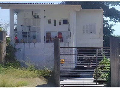Casa ocupada com 127,86m² e terreno de 330m²