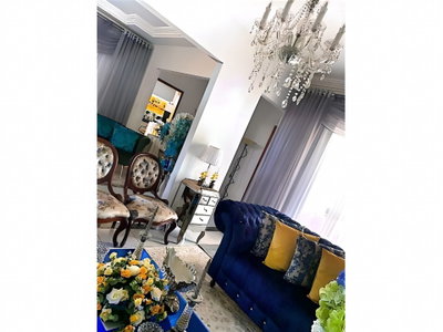 Sobrado de 348,75m² com 3 suítes e 2 vagas