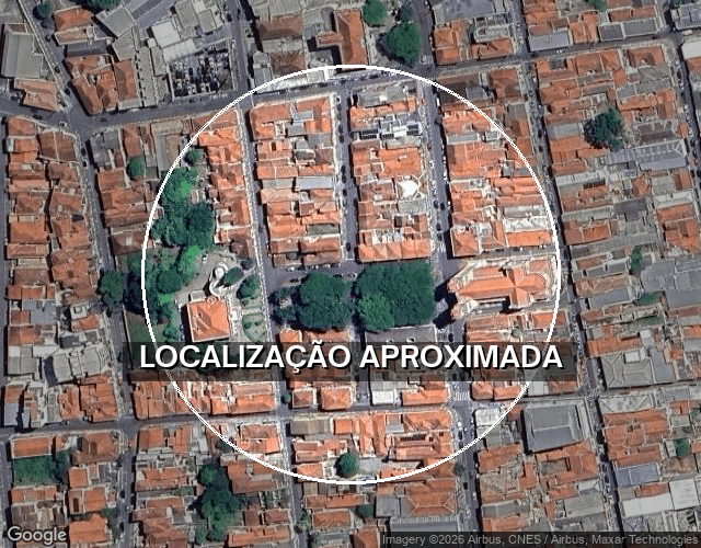 Casa com 1.793,44 m² de área total e 606,01 m² construída