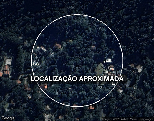 Lote de terras com construção em Araras, Petrópolis