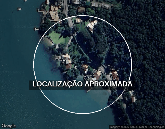 Imóvel de esquina com 2 pavimentos e garagem em Florianópolis/SC