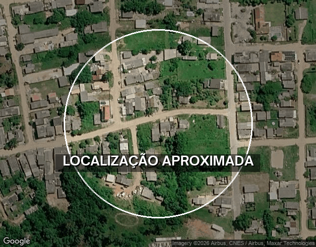 Terreno com 4 peças nos fundos